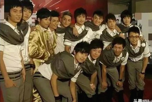 从吃瓜到焦点：女艺人华丽转身背后的故事